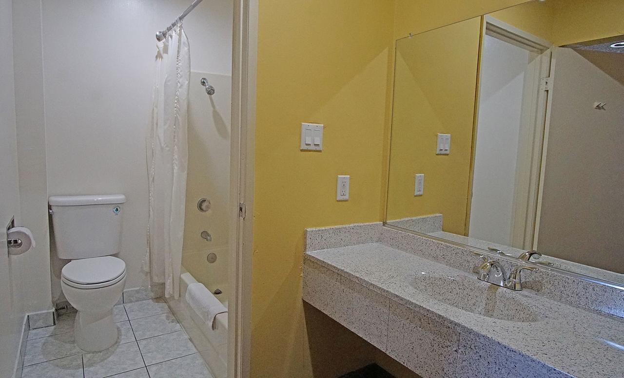 Los Angeles Inn & Suites - Lax West Athens Экстерьер фото